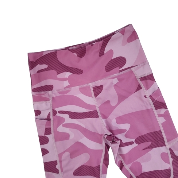 Zyia Active Pink Camo Pocket Hi-Rise Light N Tight Capris 20' Leggings Size 2. - Picture 4 of 8